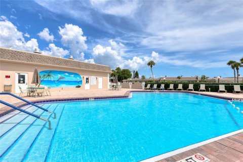 Condo in Saint Petersburg, Florida, 2 bedrooms  № 2208002