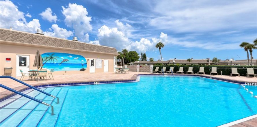 Condo in Saint Petersburg, Florida, 2 bedrooms № 2208002