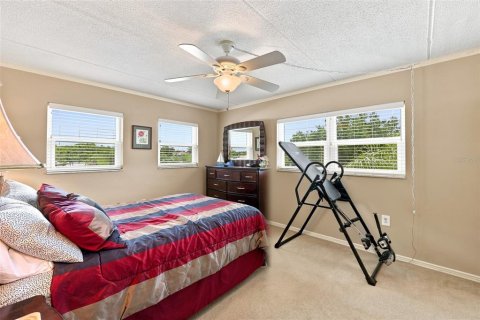 Condo in Saint Petersburg, Florida, 2 bedrooms № 2208002 - photo 21