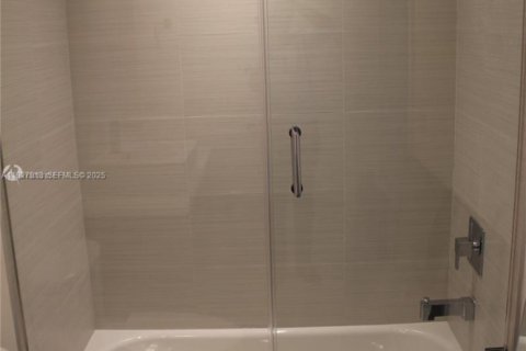 Снять в аренду квартиру в Майами, Флорида 1 спальня, 71.35м2, № 1988152 - фото 11