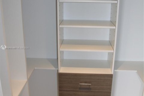 Снять в аренду квартиру в Майами, Флорида 1 спальня, 71.35м2, № 1988152 - фото 15