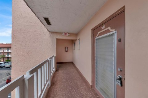 Купить кондоминиум в Санрайз, Флорида 4 комнаты, 69.68м2, № 2146351 - фото 12