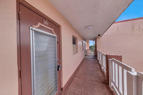 Купить кондоминиум в Санрайз, Флорида 4 комнаты, 69.68м2, № 2146351 - фото 16