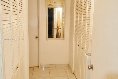 Copropriété à vendre à Aventura, Floride: 2 chambres, 112.41 m2 № 1731745 - photo 11