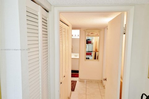 Copropriété à vendre à Aventura, Floride: 2 chambres, 112.41 m2 № 1731745 - photo 12