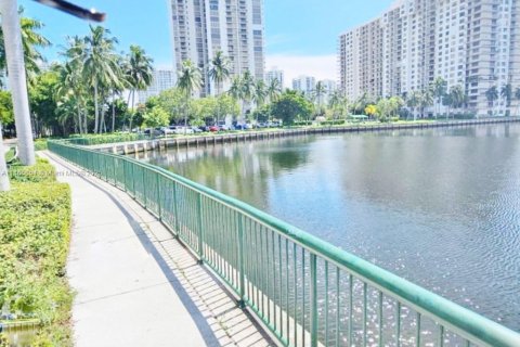 Copropriété à vendre à Aventura, Floride: 2 chambres, 112.41 m2 № 1731745 - photo 19
