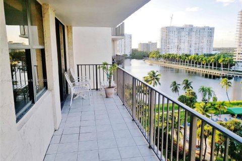 Copropriété à vendre à Aventura, Floride: 2 chambres, 112.41 m2 № 1731745 - photo 2