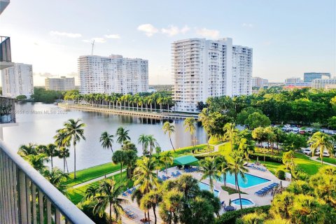 Copropriété à vendre à Aventura, Floride: 2 chambres, 112.41 m2 № 1731745 - photo 1