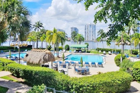 Copropriété à vendre à Aventura, Floride: 2 chambres, 112.41 m2 № 1731745 - photo 18