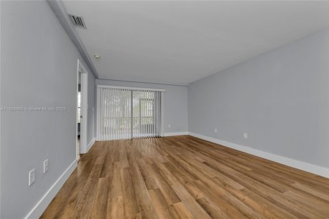 Купить кондоминиум в Мирамар, Флорида 2 спальни, 99.41м2, № 1957862 - фото 30