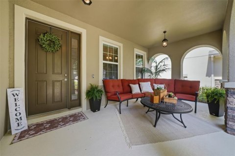House in Land O' Lakes, Florida 5 bedrooms, 332.22 sq.m. № 2104813