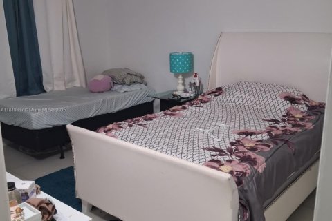 Condo in Hialeah, Florida, 2 bedrooms  № 1962726 - photo 6