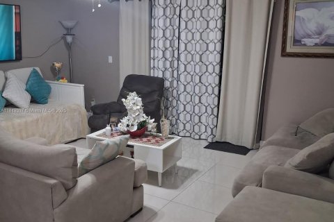 Condo in Hialeah, Florida, 2 bedrooms  № 1962726