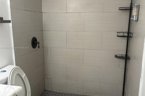 Condo in Hialeah, Florida, 2 bedrooms  № 1962726 - photo 8