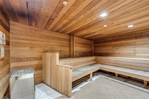 Купить кондоминиум в Халландейл-Бич, Флорида 2 спальни, 130.06м2, № 2079288 - фото 20