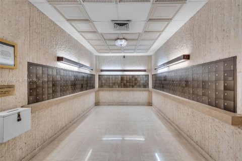 Купить кондоминиум в Халландейл-Бич, Флорида 2 спальни, 130.06м2, № 2079288 - фото 6
