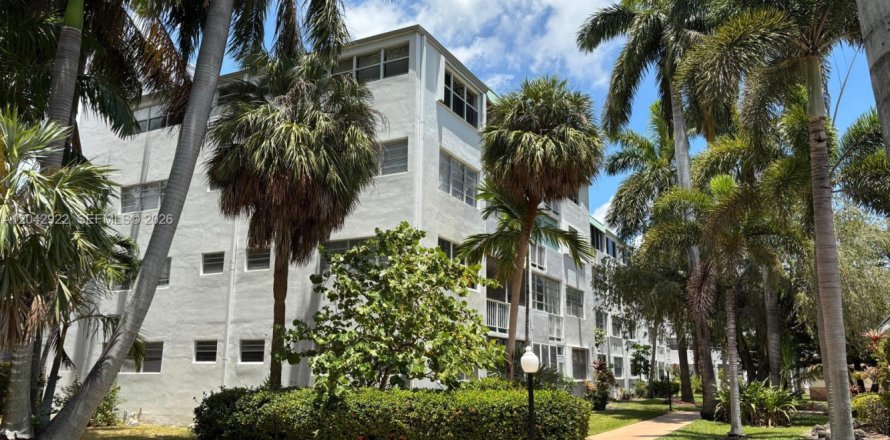 Condo in Hallandale Beach, Florida, 1 bedroom  № 2184411