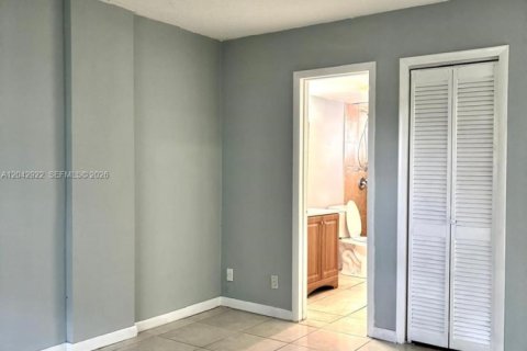 Condo in Hallandale Beach, Florida, 1 bedroom  № 2184411 - photo 7