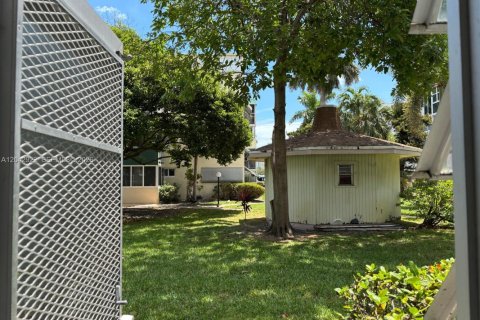 Condo in Hallandale Beach, Florida, 1 bedroom  № 2184411 - photo 11