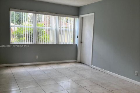 Condo in Hallandale Beach, Florida, 1 bedroom  № 2184411 - photo 8
