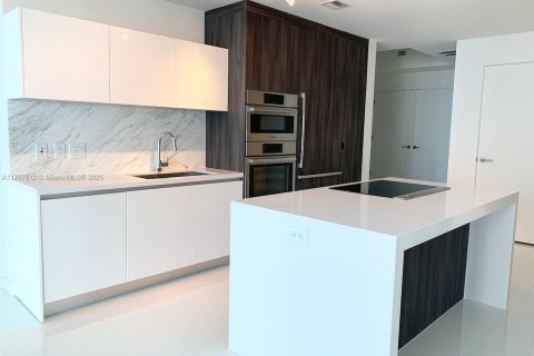 Купить кондоминиум в Майами, Флорида 2 спальни, 116.5м2, № 1983308 - фото 14