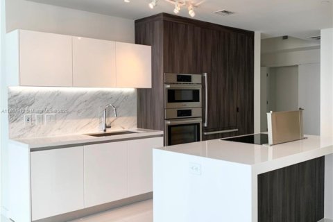 Купить кондоминиум в Майами, Флорида 2 спальни, 116.5м2, № 1983308 - фото 11