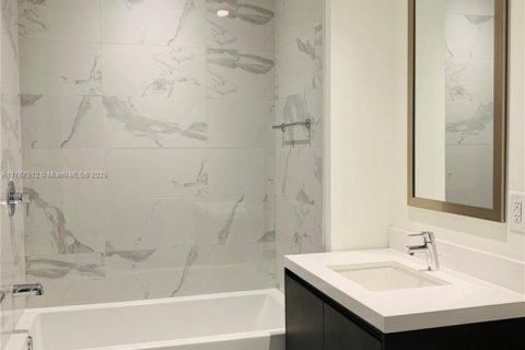 Купить кондоминиум в Майами, Флорида 2 спальни, 116.5м2, № 1983308 - фото 18