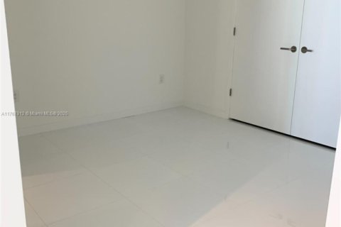 Купить кондоминиум в Майами, Флорида 2 спальни, 116.5м2, № 1983308 - фото 19