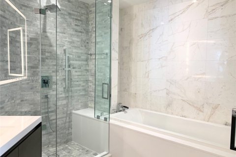 Купить кондоминиум в Майами, Флорида 2 спальни, 116.5м2, № 1983308 - фото 16