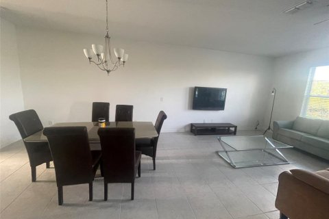 Adosado en venta en Davenport, Florida, 3 dormitorios, 201.97 m2 № 2205442 - foto 4