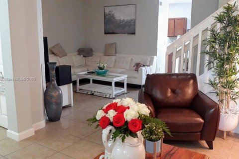 Townhouse in Hialeah, Florida 3 bedrooms, 153.29 sq.m. № 1818602 - photo 16