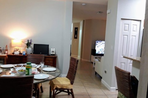 Townhouse in Hialeah, Florida 3 bedrooms, 153.29 sq.m. № 1818602 - photo 21