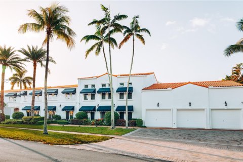 Дом в Корал-Гейблс, Флорида 7 спален, 994.61м2 № 2051078