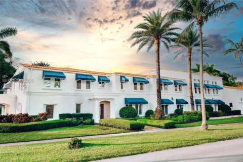 Купить виллу или дом в Корал-Гейблс, Флорида 7 спален, 994.61м2, № 2051078 - фото 3