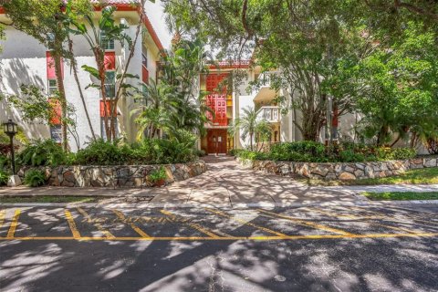 Купить кондоминиум в Клируотер, Флорида 8 комнат, 106.84м2, № 1898790 - фото 1