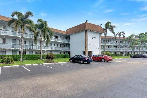Condominio en alquiler en Palm Springs, Florida, 1 dormitorio, 58.53 m2 № 2006443 - foto 2