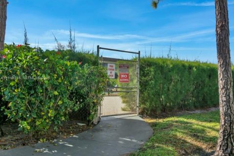 Condominio en alquiler en Palm Springs, Florida, 1 dormitorio, 58.53 m2 № 2006443 - foto 19