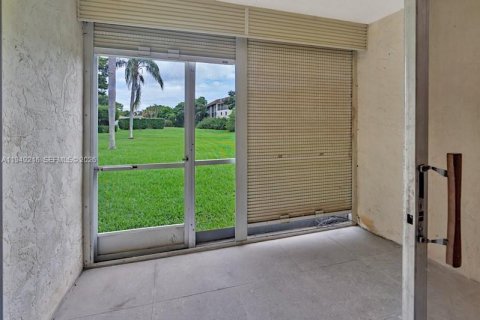 Condominio en alquiler en Palm Springs, Florida, 1 dormitorio, 58.53 m2 № 2006443 - foto 17