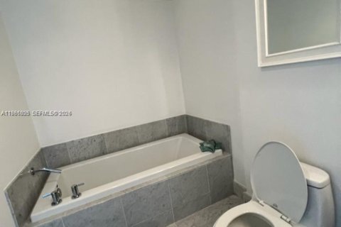 Купить кондоминиум в Майами, Флорида 1 спальня, 74.88м2, № 2173712 - фото 10