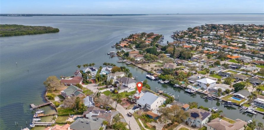 Villa ou maison à Saint Petersburg, Floride 3 chambres, 203.08 m2 № 1588559