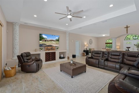 House in Spring Hill, Florida 7 bedrooms, 488.48 sq.m. № 2109422 - photo 19