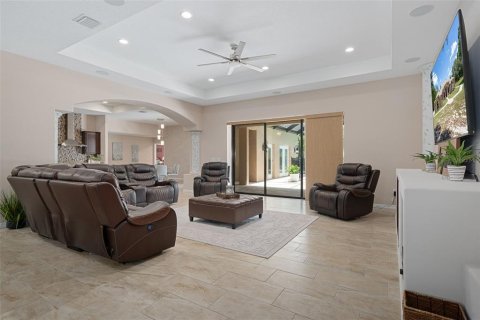 House in Spring Hill, Florida 7 bedrooms, 488.48 sq.m. № 2109422 - photo 17