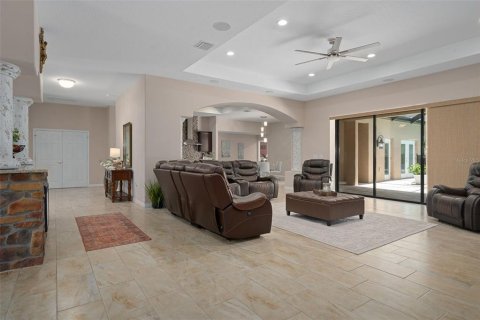 House in Spring Hill, Florida 7 bedrooms, 488.48 sq.m. № 2109422 - photo 16