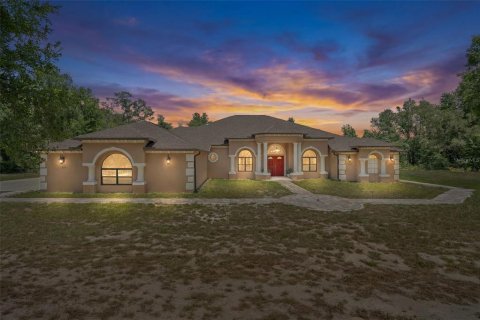 House in Spring Hill, Florida 7 bedrooms, 488.48 sq.m. № 2109422