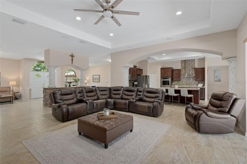 House in Spring Hill, Florida 7 bedrooms, 488.48 sq.m. № 2109422 - photo 18