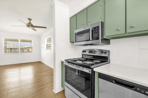 Condo in Mount Dora, Florida, 2 bedrooms  № 1914390 - photo 9