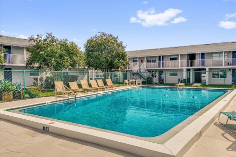 Condo in Mount Dora, Florida, 2 bedrooms  № 1914390 - photo 16
