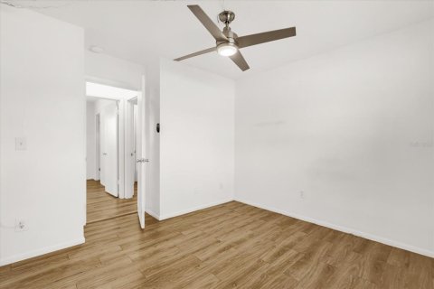 Condo in Mount Dora, Florida, 2 bedrooms  № 1914390 - photo 12