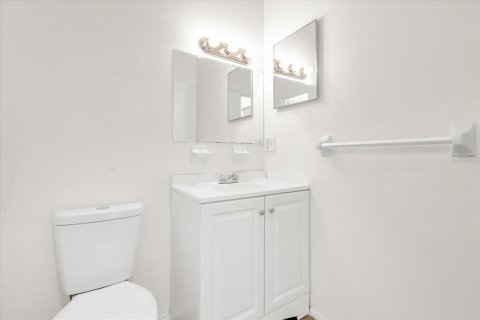 Condo in Mount Dora, Florida, 2 bedrooms  № 1914390 - photo 15