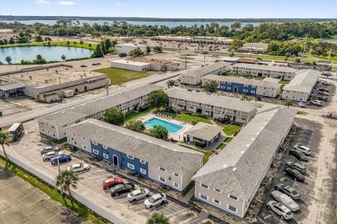 Condo in Mount Dora, Florida, 2 bedrooms  № 1914390 - photo 17